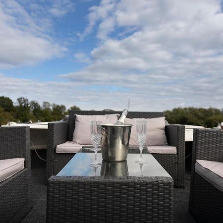 Eucala Motor Yacht Hotel East Molesey Bagian luar foto