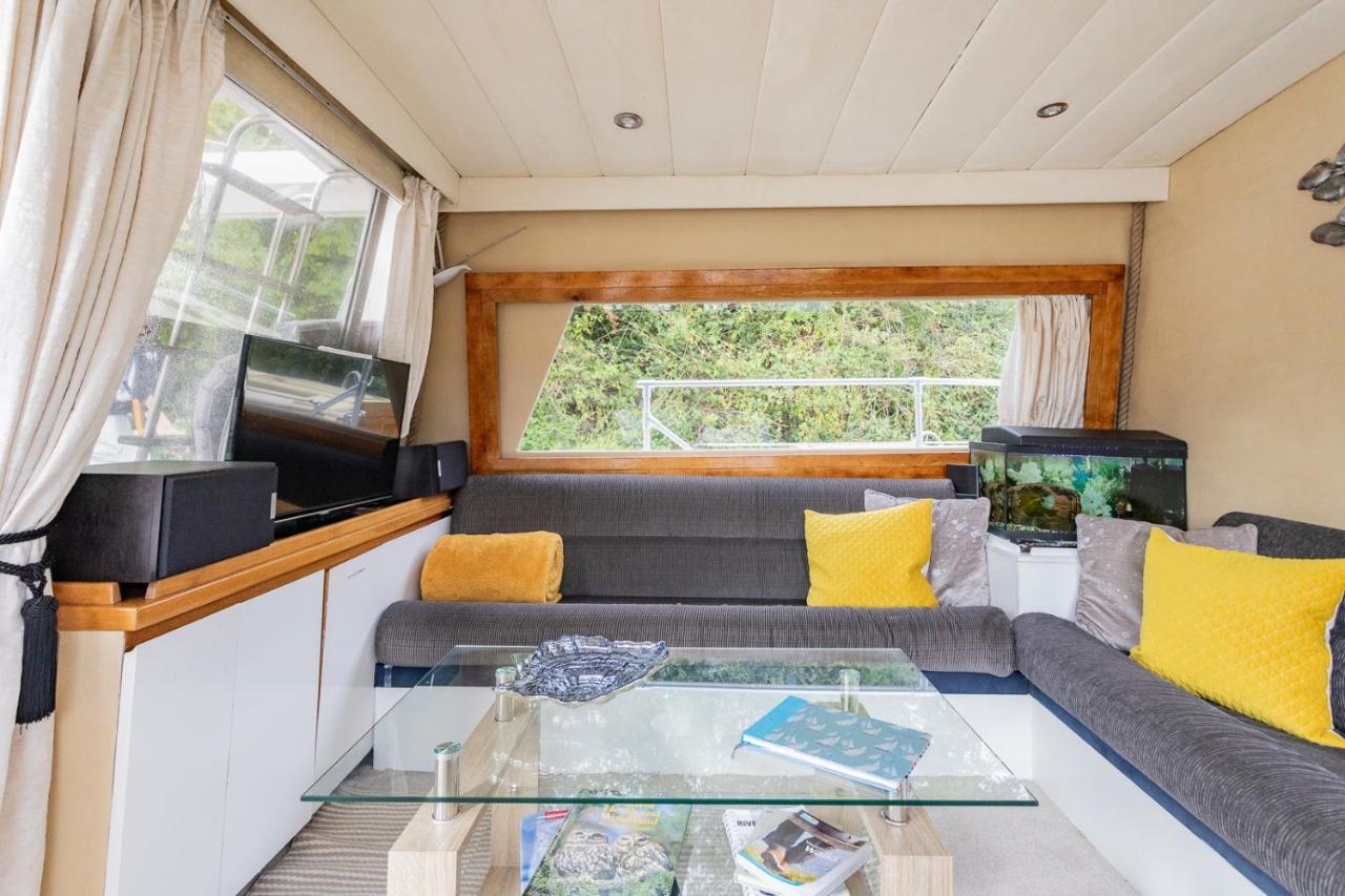 Eucala Motor Yacht Hotel East Molesey Bagian luar foto