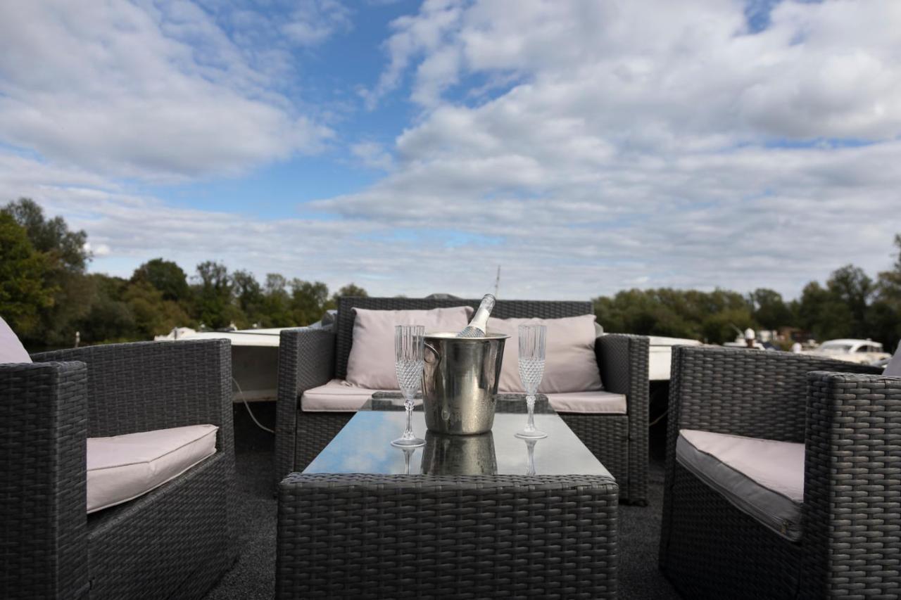 Eucala Motor Yacht Hotel East Molesey Bagian luar foto