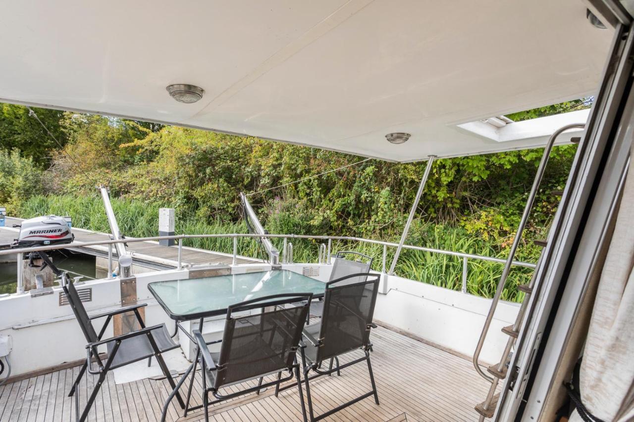 Eucala Motor Yacht Hotel East Molesey Bagian luar foto
