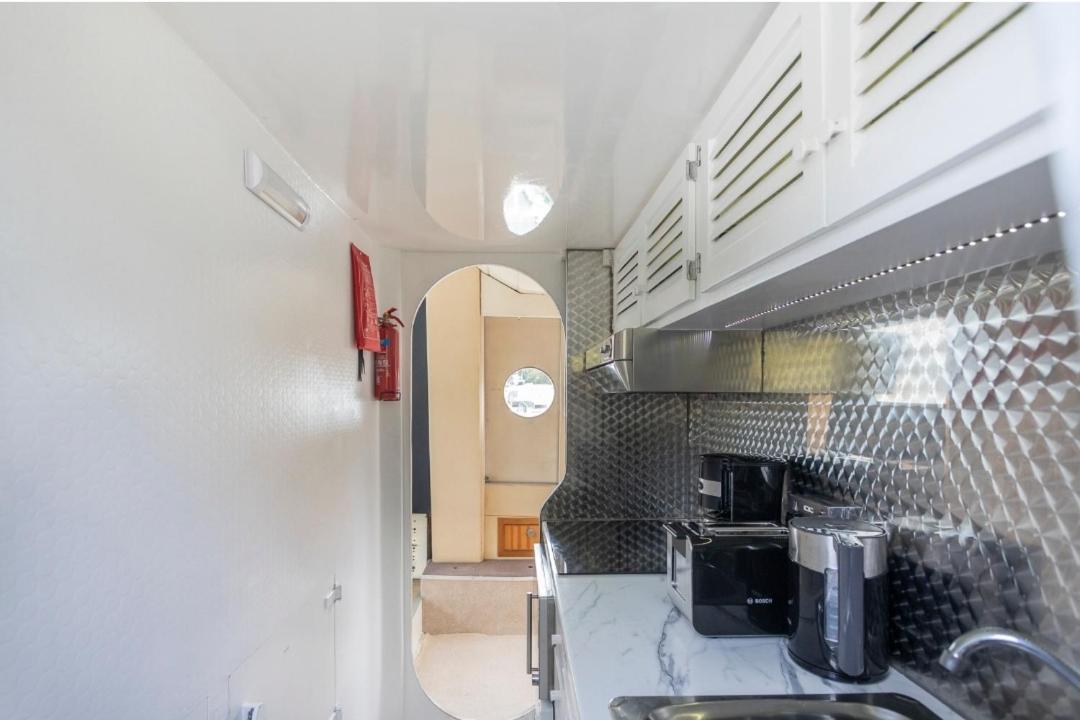 Eucala Motor Yacht Hotel East Molesey Bagian luar foto