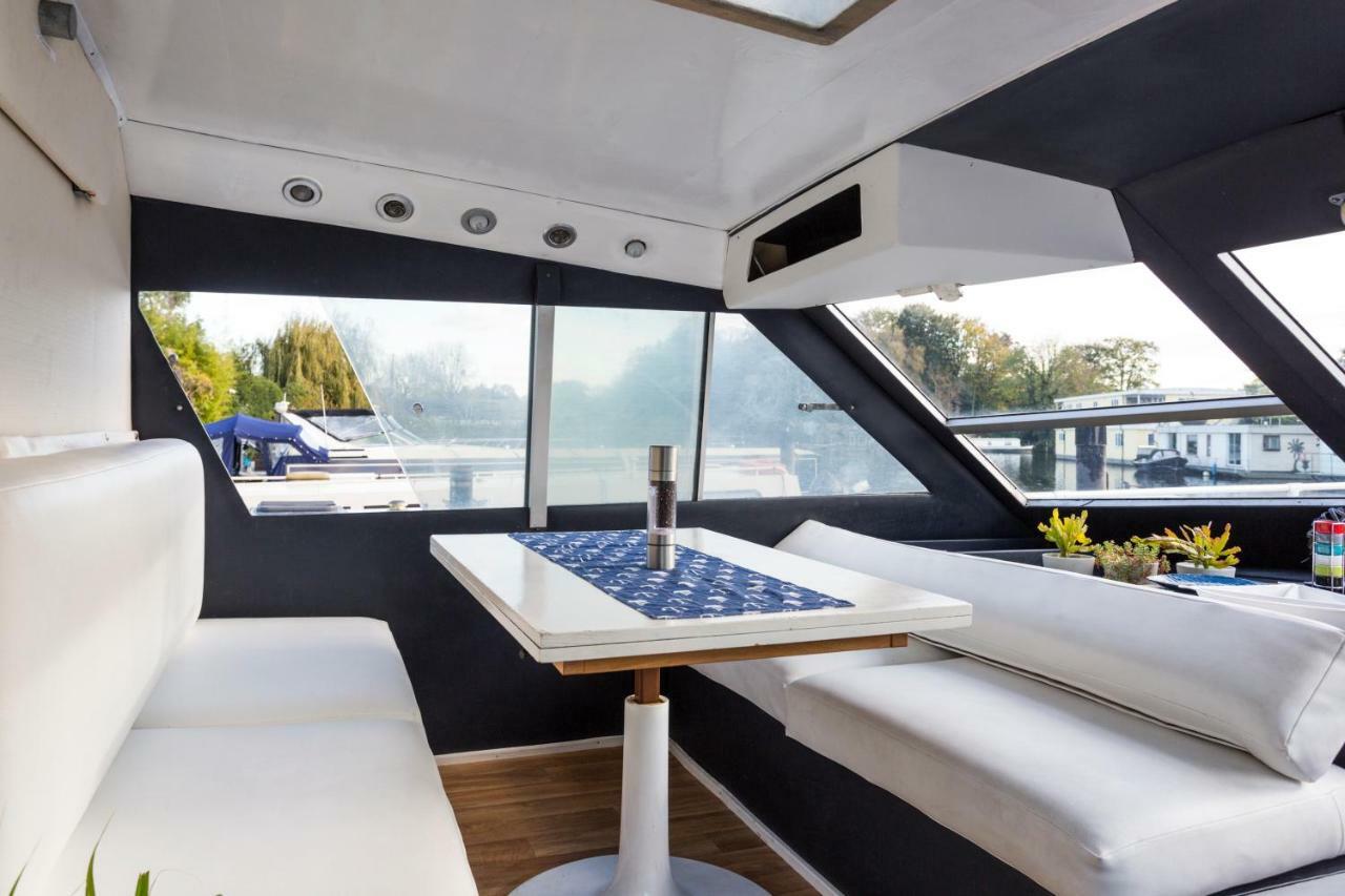 Eucala Motor Yacht Hotel East Molesey Bagian luar foto